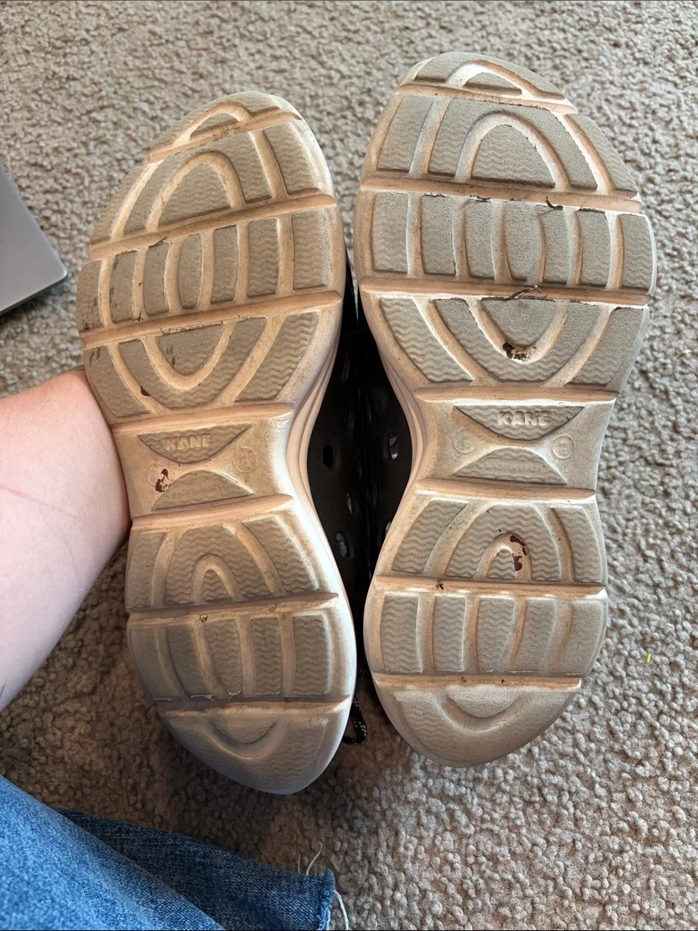 B69 Kane Men’s Size 10 B/W Shoes